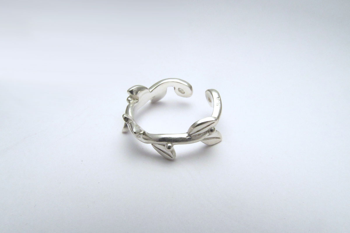 オリーブのイヤーカフ